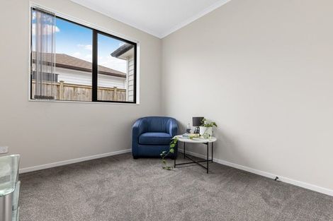 Photo of property in 2 Poutawa Lane, Clarks Beach, 2122