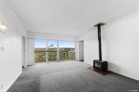 Photo of property in 15 Target Road, Totara Vale, Auckland, 0629