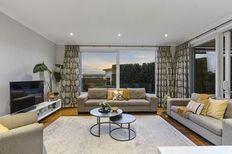 Photo of property in 8 Verley Rise, East Tamaki Heights, Auckland, 2016