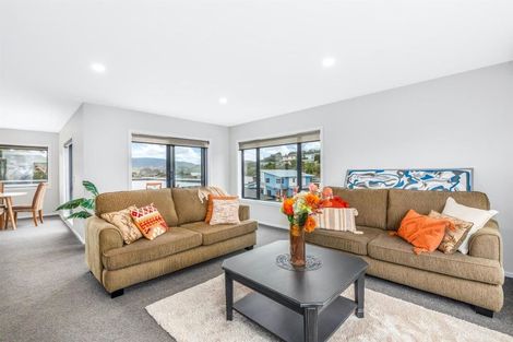 Photo of property in 41 Samwell Drive, Whitby, Porirua, 5024