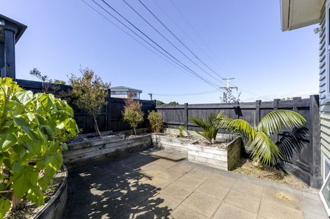 Photo of property in 5 Scott Street, Moturoa, New Plymouth, 4310