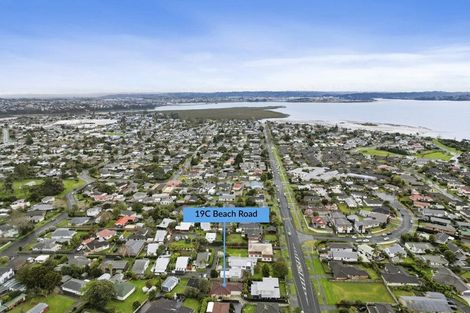 Photo of property in 19c Beach Road, Te Atatu Peninsula, Auckland, 0610