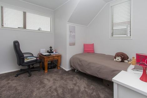 Photo of property in 1/16 Cornelian Crescent, Half Moon Bay, Auckland, 2012