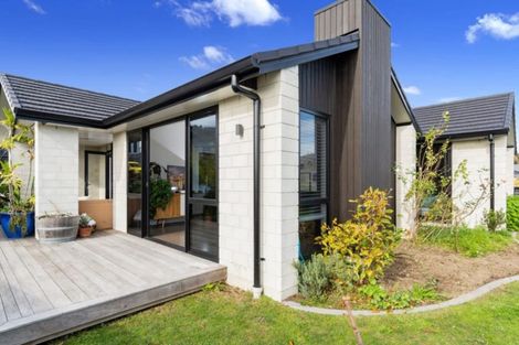 Photo of property in 2 Rochfort Crescent, Pyes Pa, Tauranga, 3112