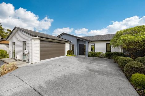 Photo of property in 15 Vogwill Road, Kumeu, 0810