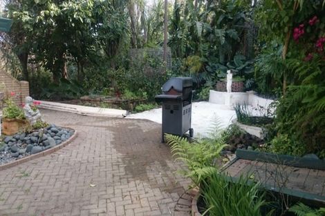 Photo of property in 58 Seabreeze Road, Narrow Neck, Auckland, 0624