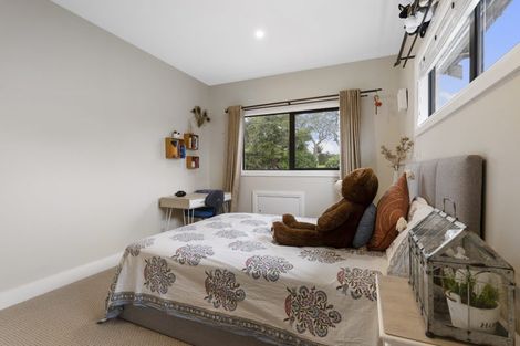 Photo of property in 12 Veale Road, Frankleigh Park, New Plymouth, 4310