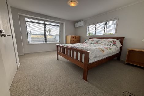 Photo of property in 33 Vinograd Drive, Te Atatu Peninsula, Auckland, 0610