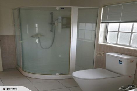 Photo of property in 1/1 Stoneleigh Court, Sunnynook, Auckland, 0632