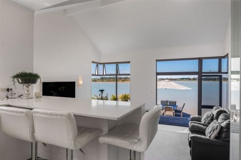 Photo of property in 7 Gigi Place, Conifer Grove, Takanini, 2112