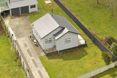 Photo of property in 76 Whakahoro Road, Manakau, Levin, 5573