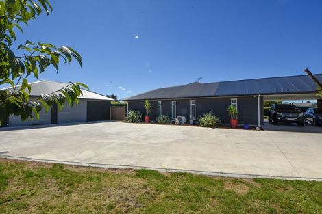 Photo of property in 2 The Glade, Carterton, 5713