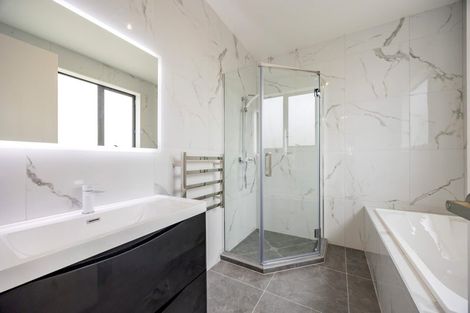 Photo of property in 17 Cara Avenue, Kumeu, 0810