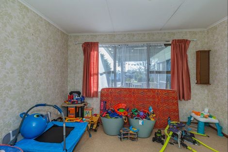 Photo of property in 24 Karaka Crescent, Levin, 5510