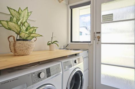 Photo of property in 8 Santiago Crescent, Unsworth Heights, Auckland, 0632