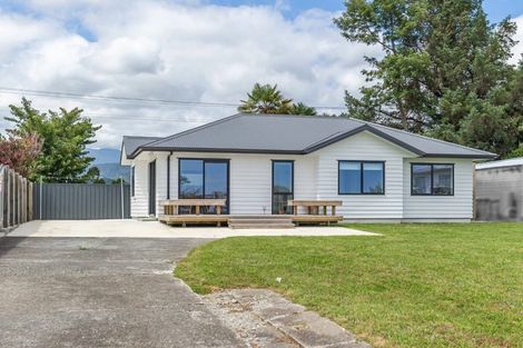 Photo of property in 39 Strathmore Avenue, Levin, 5510