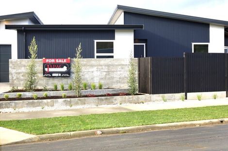 Photo of property in 92 Freedom Drive, Kelvin Grove, Palmerston North, 4470