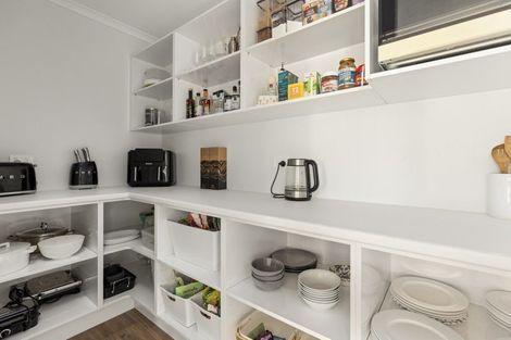 Photo of property in 4 Raynor Crescent, Pyes Pa, Tauranga, 3112