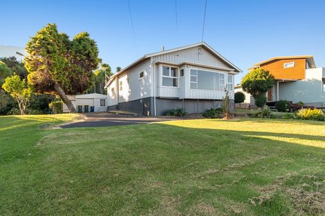 Photo of property in 25 Bayview Road, Browns Bay, Auckland, 0630