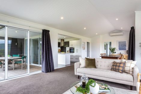 Photo of property in 6 Oakdale Drive, Kinloch, Taupo, 3377