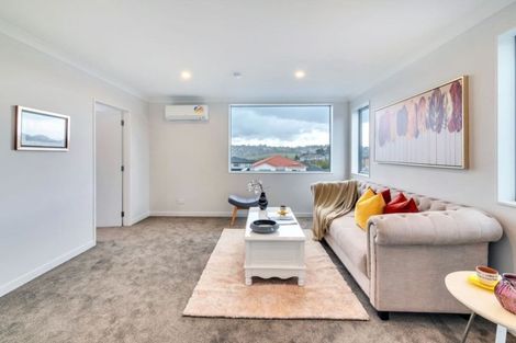 Photo of property in 4 Lagonda Rise, Oteha, Auckland, 0632