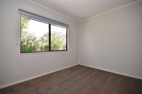 Photo of property in 4 Glen Close, Glen Eden, Auckland, 0602