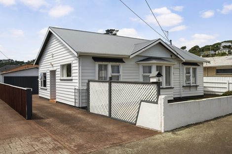 Photo of property in 77 Rotherham Terrace, Miramar, Wellington, 6022