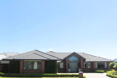 Photo of property in 18 Coolspring Way, Redwood, Christchurch, 8051