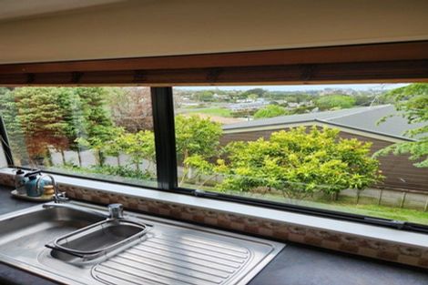 Photo of property in 11/76 Target Road, Totara Vale, Auckland, 0629