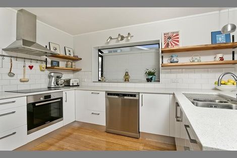 Photo of property in 1/16 Toroa Street, Torbay, Auckland, 0630