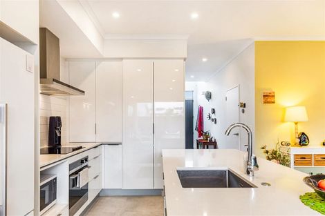 Photo of property in 32 Owen Chapman Drive, Red Beach, 0932