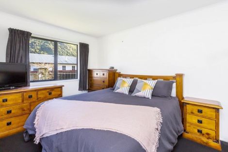 Photo of property in 13 Gemstone Drive, Birchville, Upper Hutt, 5018