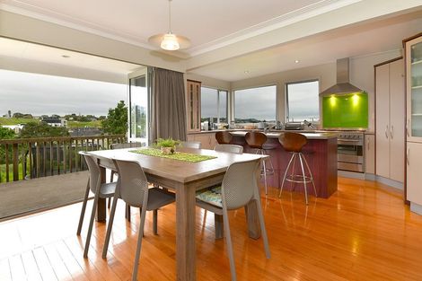 Photo of property in 12 Tawhana Crescent, Red Beach, 0932