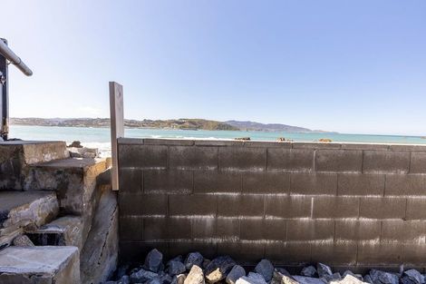 Photo of property in 277 Queens Drive, Lyall Bay, Wellington, 6022