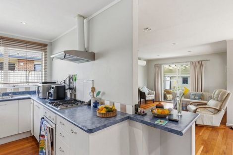 Photo of property in 17 Walton Road, Paraparaumu Beach, Paraparaumu, 5032