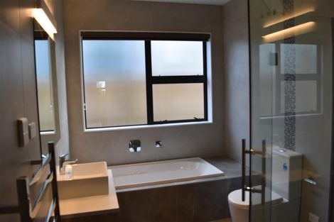 Photo of property in 18 Lyons Avenue, Murrays Bay, Auckland, 0630