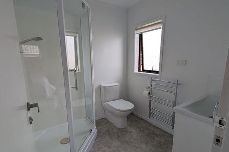 Photo of property in 10 Woodview Rise, Botany Downs, Auckland, 2010