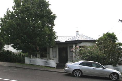 Photo of property in 46 Maritime Terrace, Birkenhead, Auckland, 0626