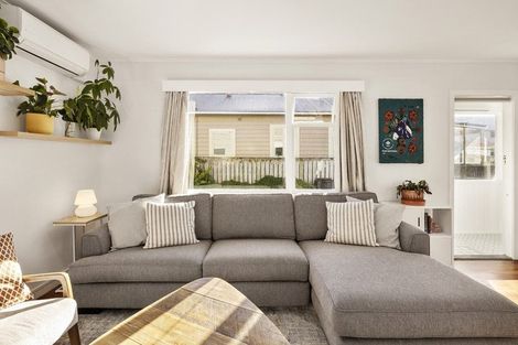 Photo of property in 7/139 Queens Drive, Lyall Bay, Wellington, 6022