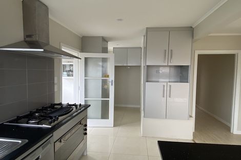 Photo of property in 17 Bradbury Road, Botany Downs, Auckland, 2010