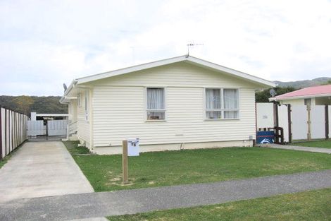 Photo of property in 16 Dewsbury Grove, Wainuiomata, Lower Hutt, 5014