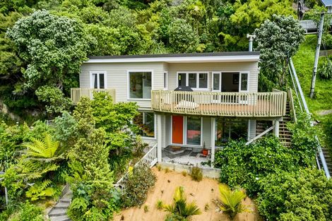 Photo of property in 40 Rona Street, Eastbourne, Lower Hutt, 5013