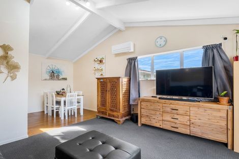 Photo of property in 2 Cobar Close, Maupuia, Wellington, 6022