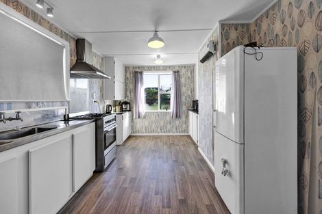 Photo of property in 16 Hadfield Street, Patea, 4520