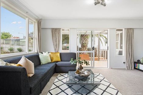 Photo of property in 51 Lauderdale Road, Birkdale, Auckland, 0626