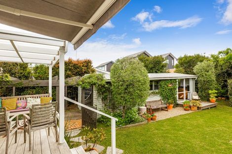 Photo of property in 55 Graham Avenue, Te Atatu Peninsula, Auckland, 0610