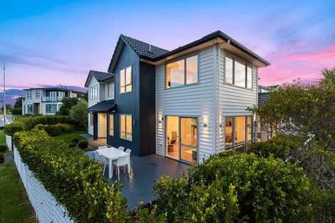 Photo of property in 17 Headland Drive, Long Bay, Auckland, 0630