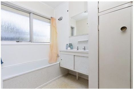 Photo of property in 2/63 The Boulevard, Sunnyhills, Auckland, 2010