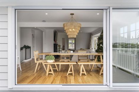 Photo of property in 5 Page Point, Mellons Bay, Auckland, 2014