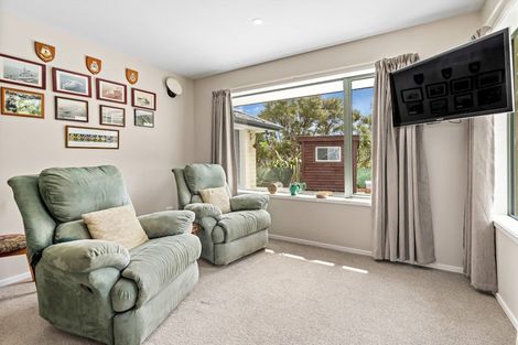 Photo of property in 14 Ngapuke Lane, Parua Bay, Onerahi, 0192